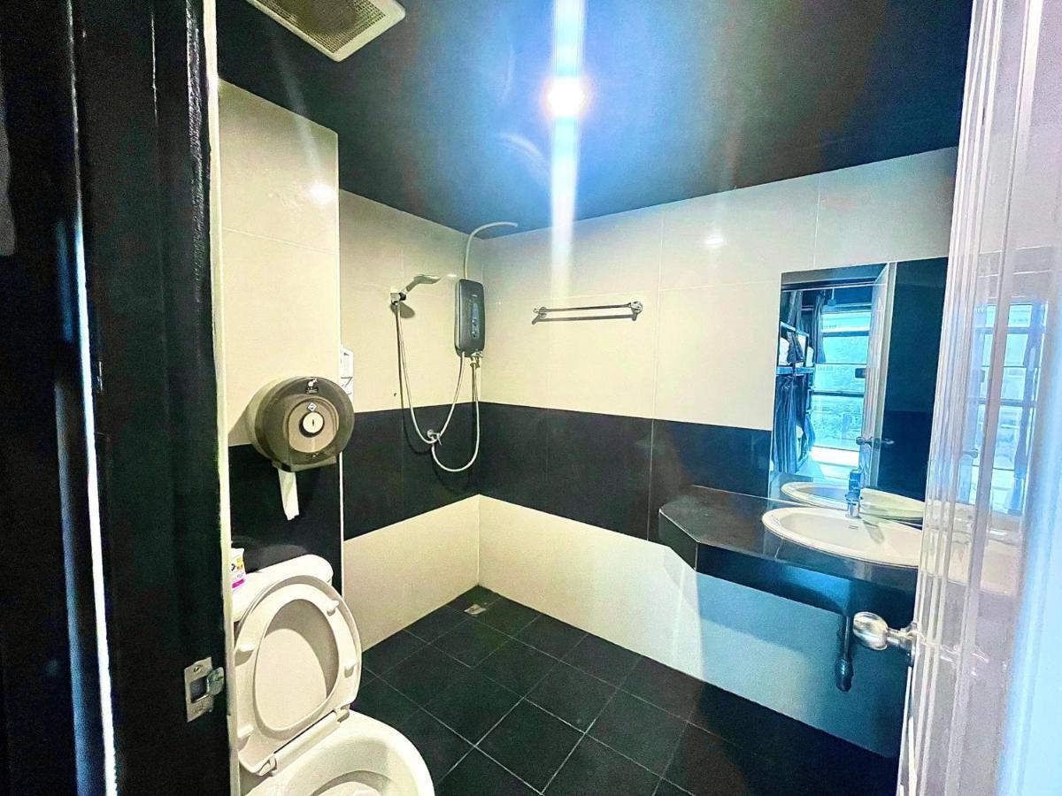 New Warm Light Hostel เชียงใหม่ ภายนอก รูปภาพ