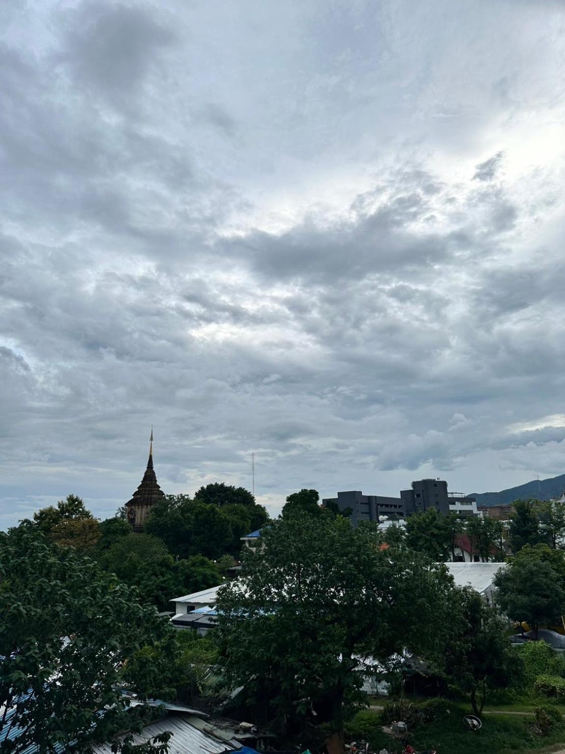 New Warm Light Hostel เชียงใหม่ ภายนอก รูปภาพ
